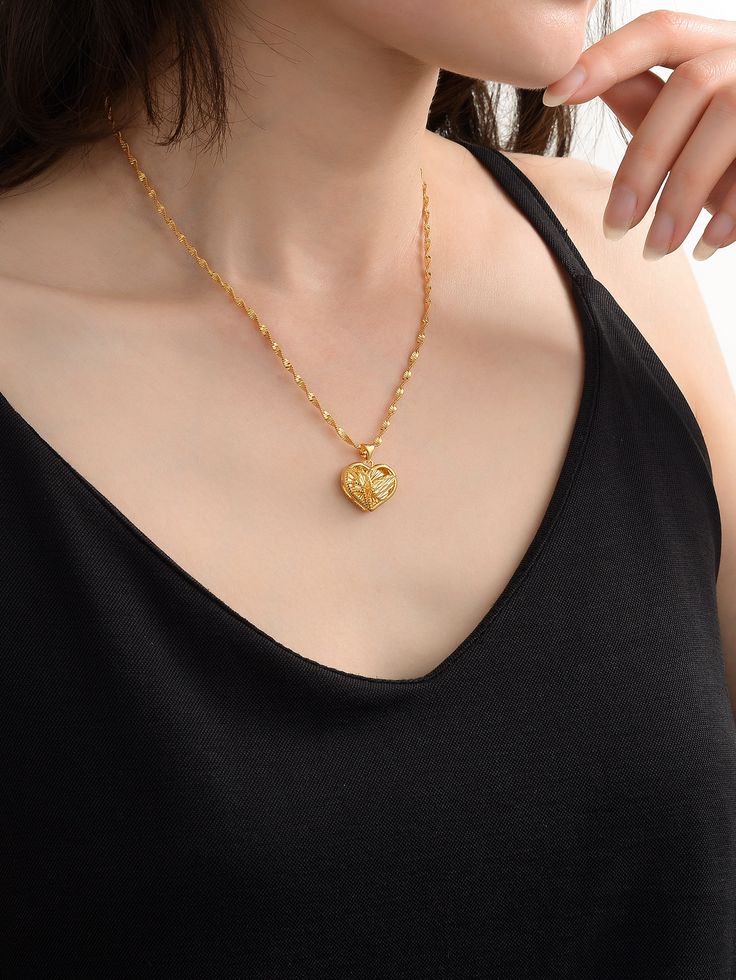 heart pendant necklace